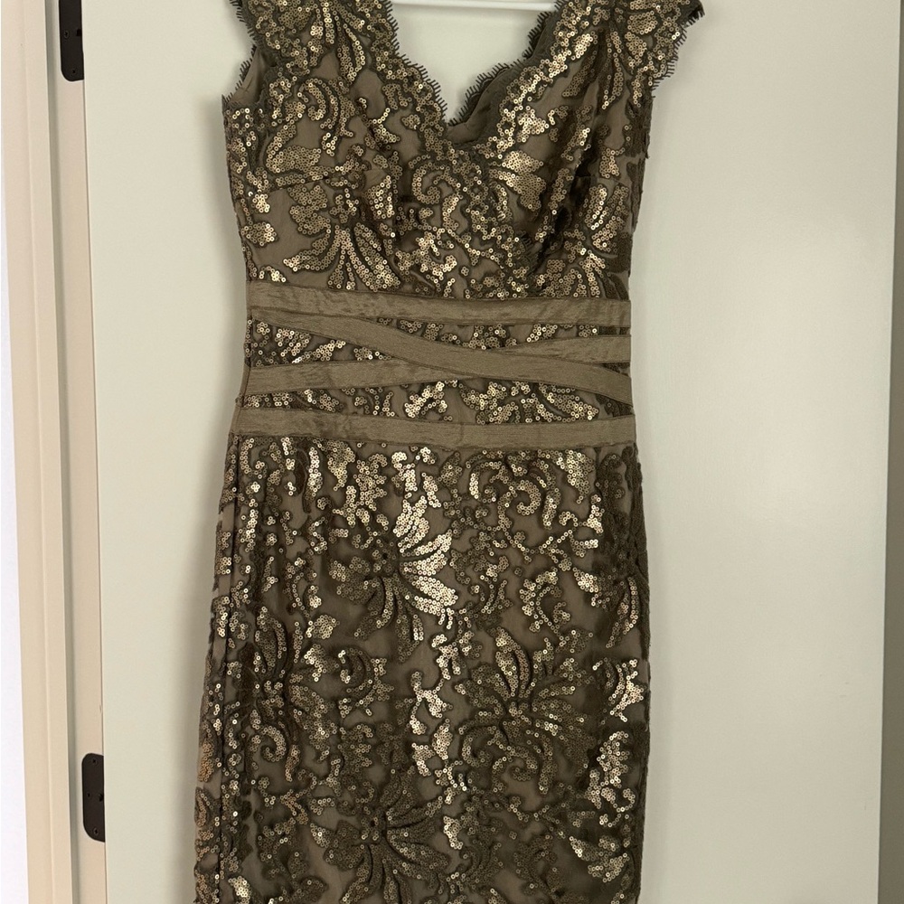 Gorgeous gold Tadashi Shoji cocktail dress. Size 8